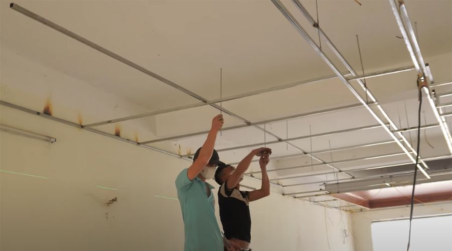thi công khung trần inox