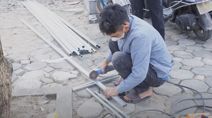 thi công khung trần inox