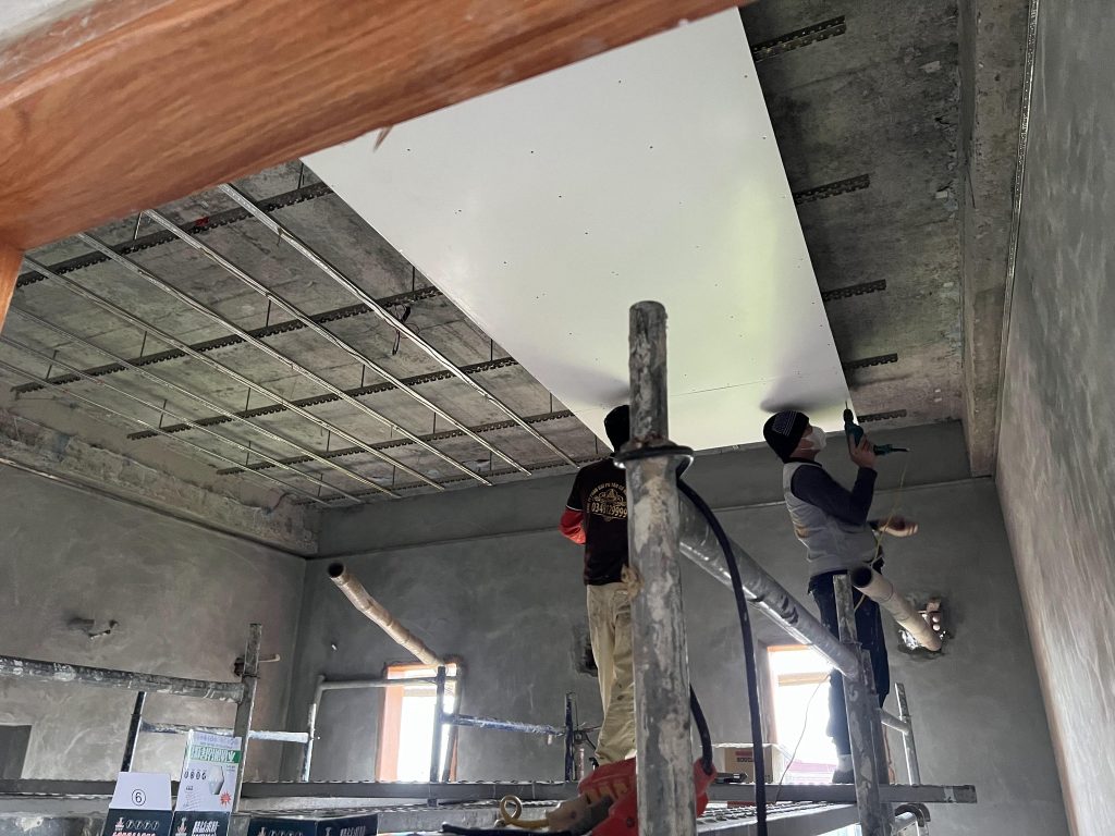 Ứng Dụng Của Khung Trần Inox Trong Các Công Trình Lớn