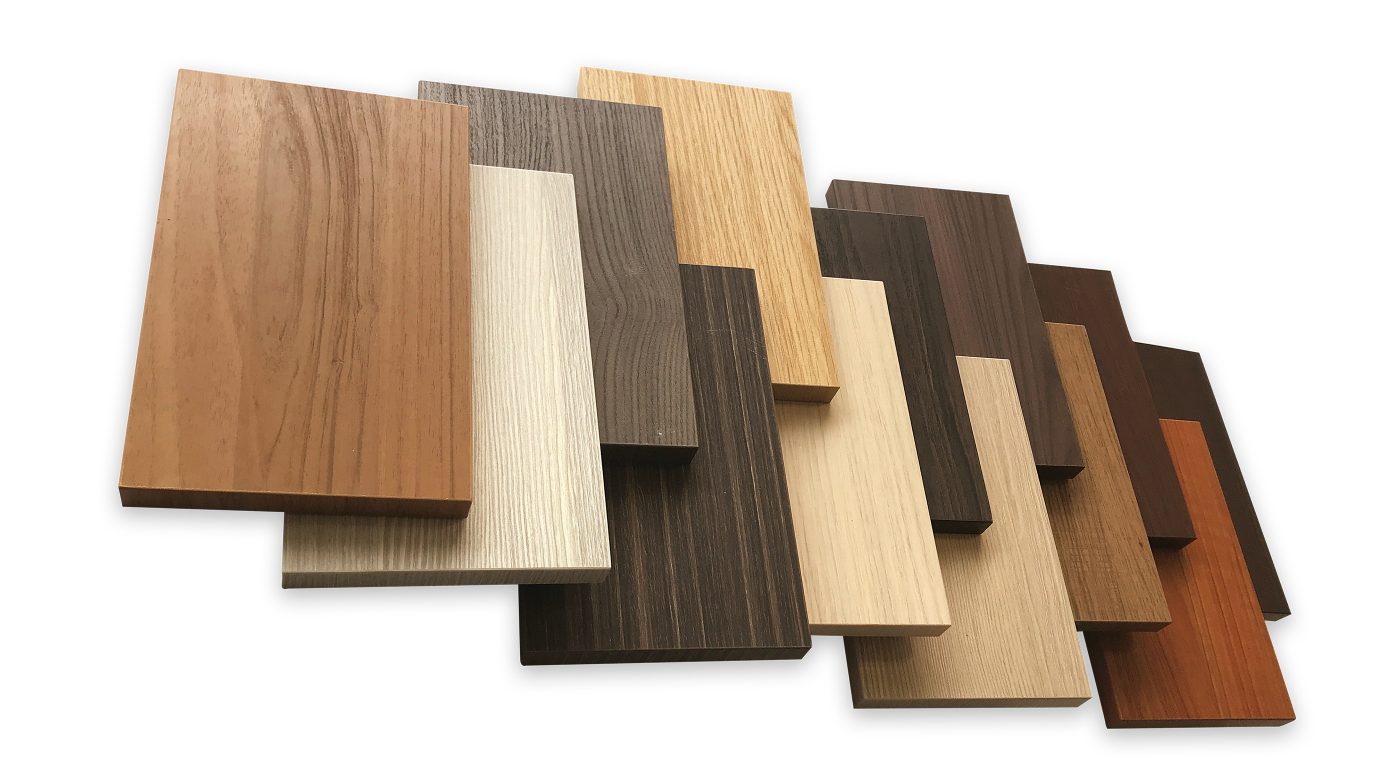 Tấm nhựa foam, hay còn gọi là tấm nhựa PVC foam hoặc tấm nhựa xốp, là loại vật liệu làm trần được làm từ nhựa PVC, tạo cấu trúc xốp nhẹ với bề mặt mịn