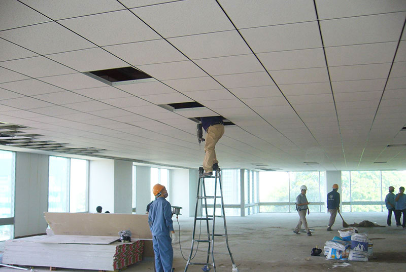 Lắp Tấm Trần Nhựa Lên Khung Trần Inox